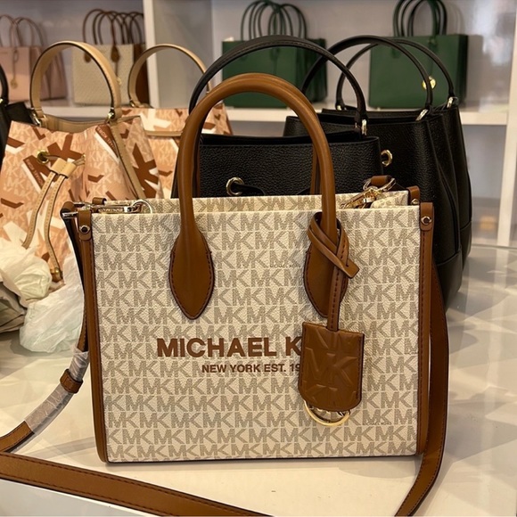 Michael Kors Mirella Small Shopper Top Zip Crossbody Bag Vanilla Logo MK
NWT - Picture 15 of 16